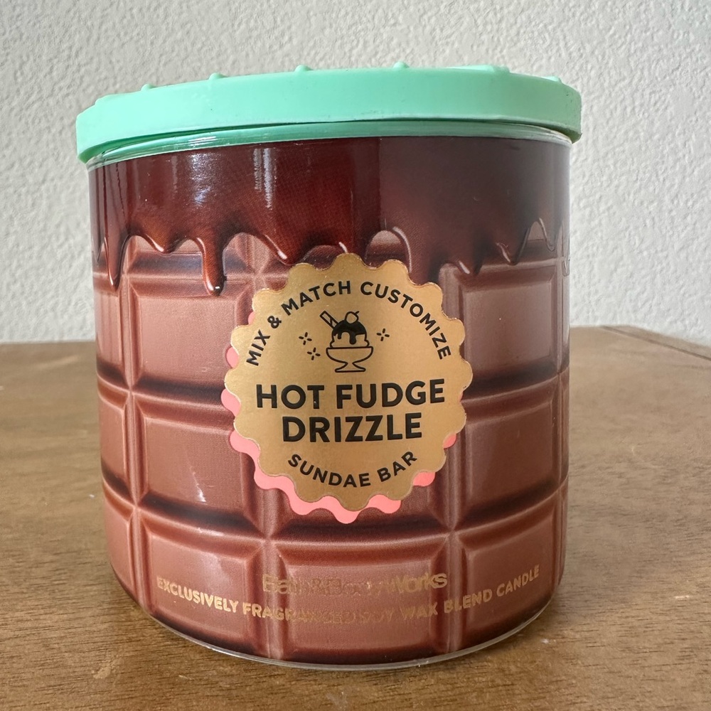 NEW Bath & Body works HOT FUDGE DRIZZLE 3 wick candle NEW